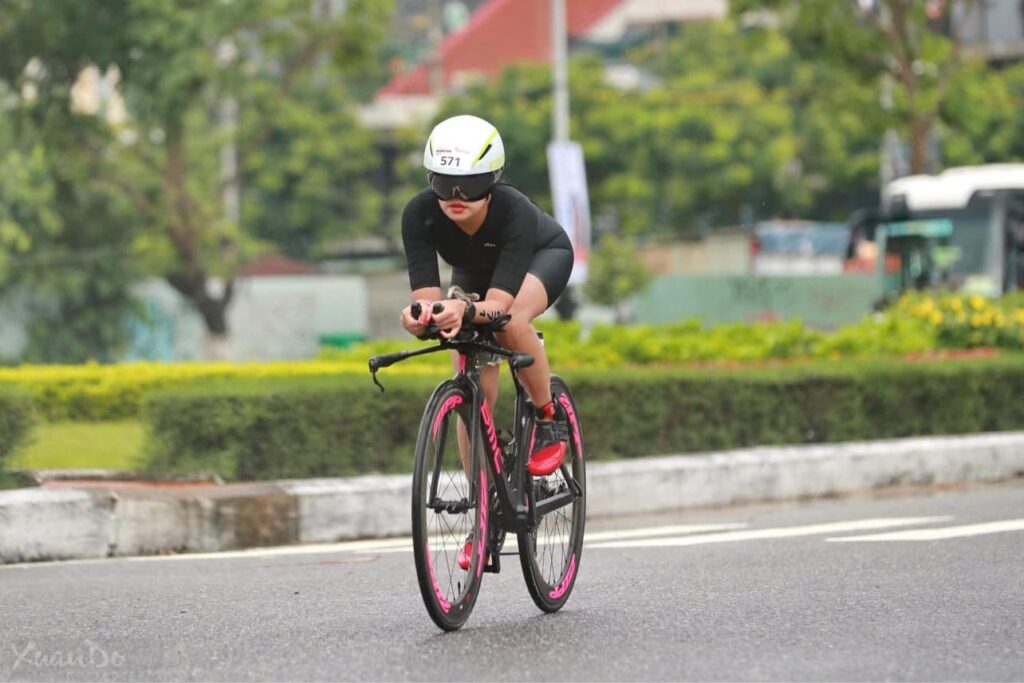 Đạp xe 180km trong triathlon 140.6 với chiến lược quản trị năng lượng và kiểm soát nhịp