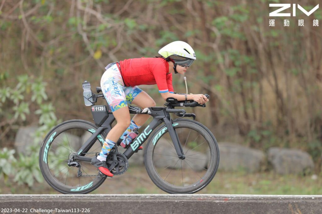 Giữ tư thế aero trong phần đạp xe 180km